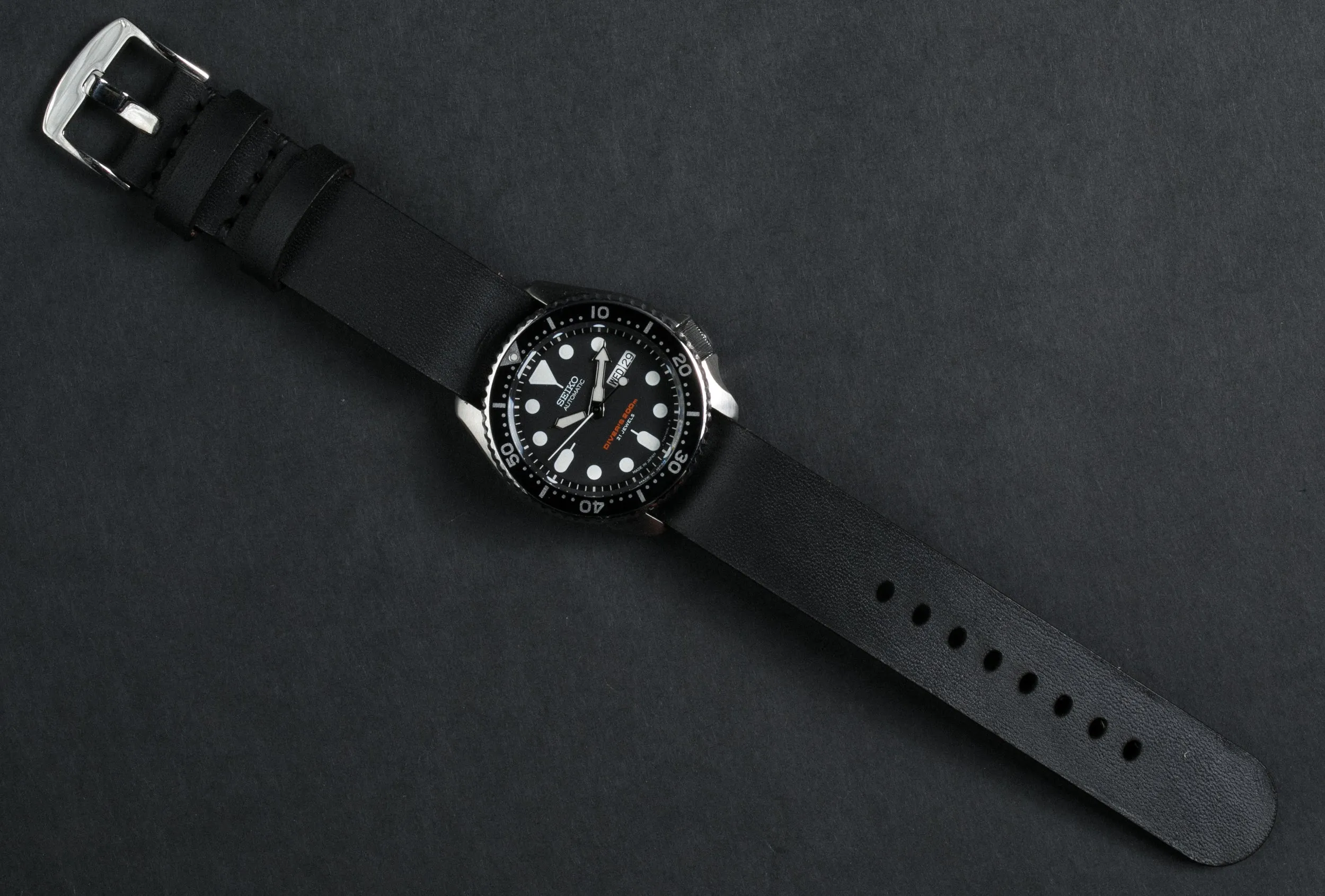 Simple Pass Thru Watch Strap // Black